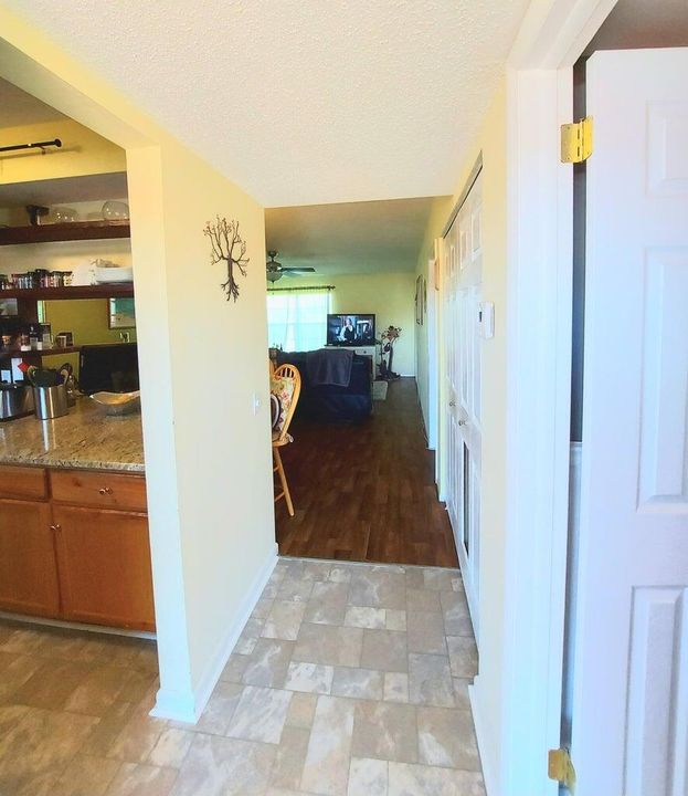 For Sale: $89,900 (1 beds, 1 baths, 660 Square Feet)