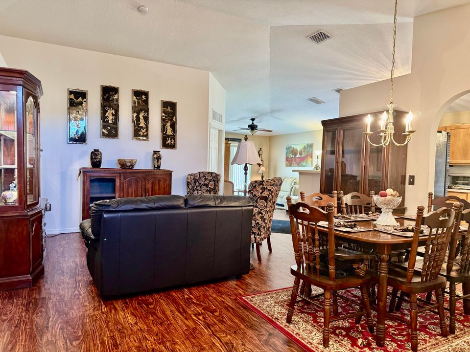 En Venta: $299,000 (3 camas, 2 baños, 1501 Pies cuadrados)