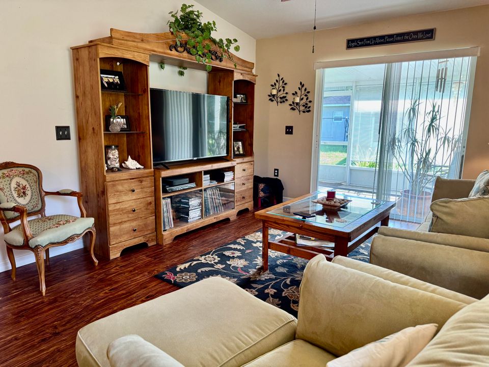 En Venta: $299,000 (3 camas, 2 baños, 1501 Pies cuadrados)