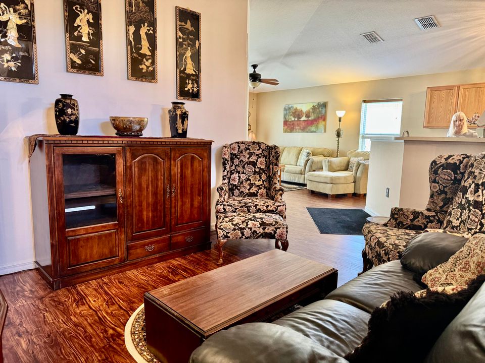 En Venta: $299,000 (3 camas, 2 baños, 1501 Pies cuadrados)