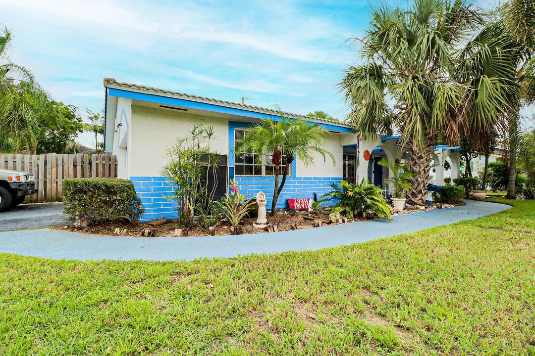 Active With Contract: $599,000 (3 beds, 2 baths, 1515 Square Feet)