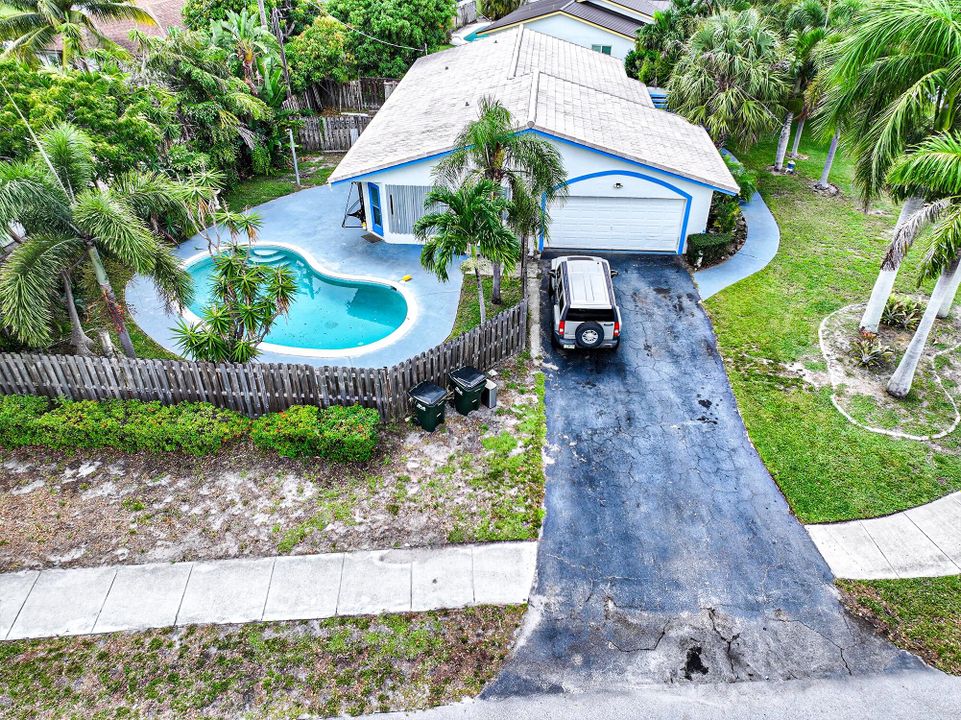 Active With Contract: $599,000 (3 beds, 2 baths, 1515 Square Feet)