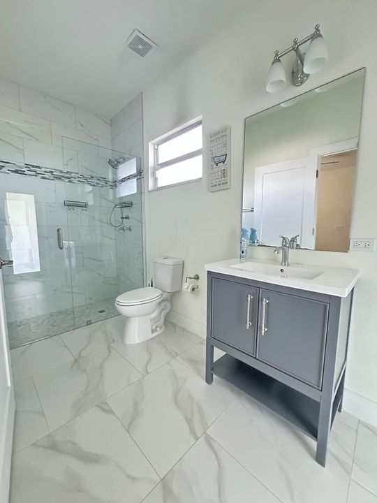 Activo con contrato: $525,000 (4 camas, 3 baños, 1932 Pies cuadrados)