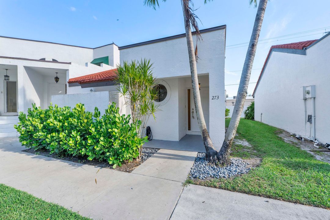 Recently Rented: $2,300 (2 beds, 1 baths, 1133 Square Feet)