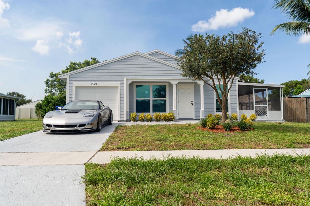 Active With Contract: $475,000 (3 beds, 2 baths, 1373 Square Feet)