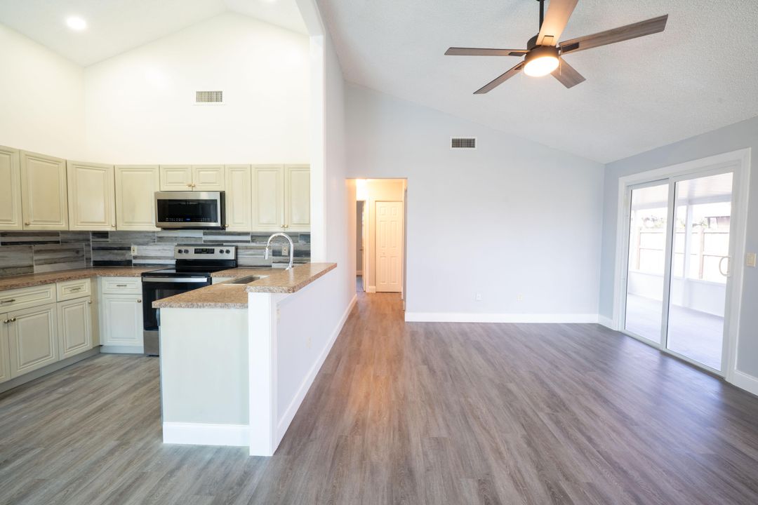 Active With Contract: $475,000 (3 beds, 2 baths, 1373 Square Feet)