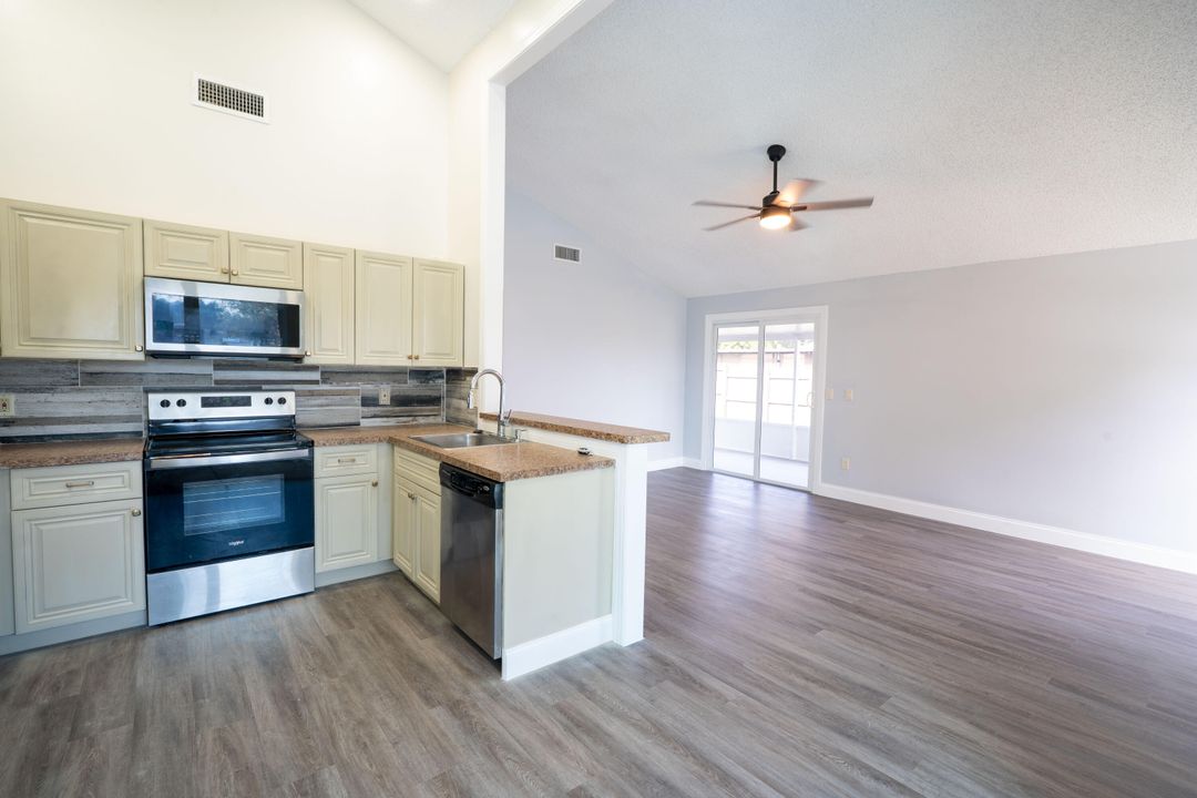 Active With Contract: $475,000 (3 beds, 2 baths, 1373 Square Feet)