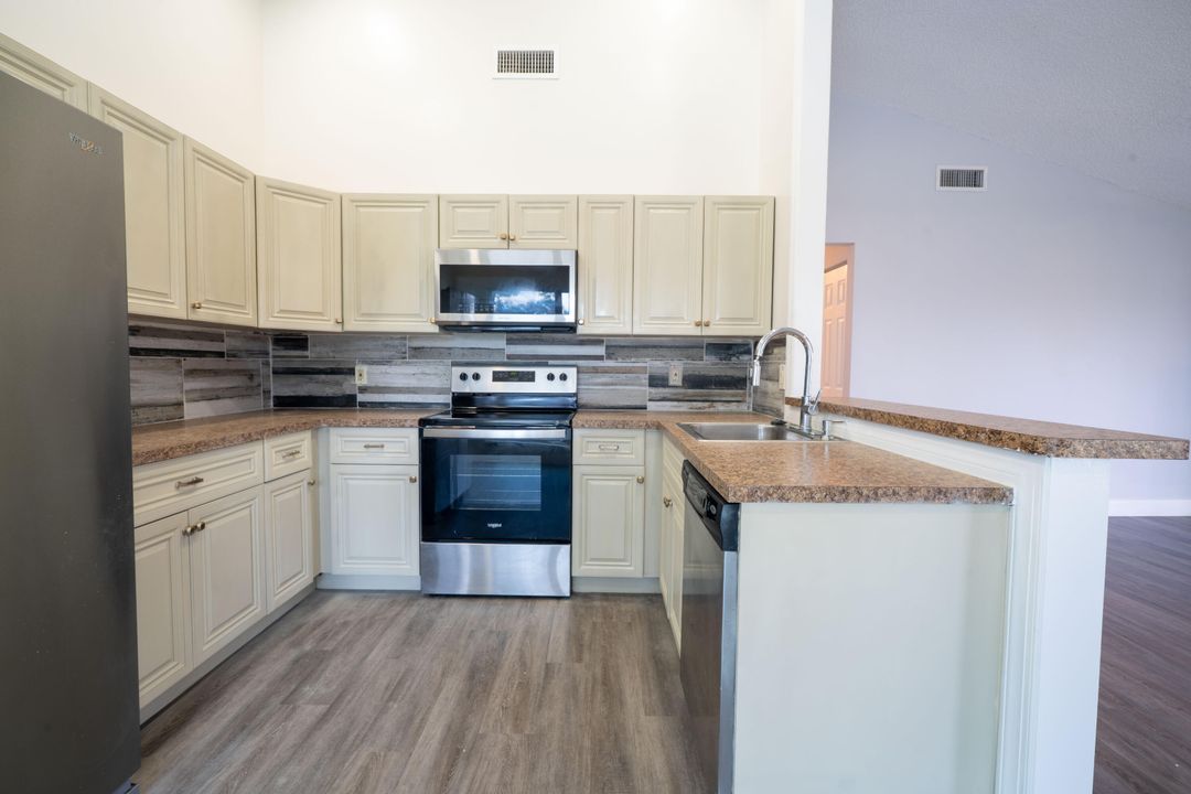 Active With Contract: $475,000 (3 beds, 2 baths, 1373 Square Feet)