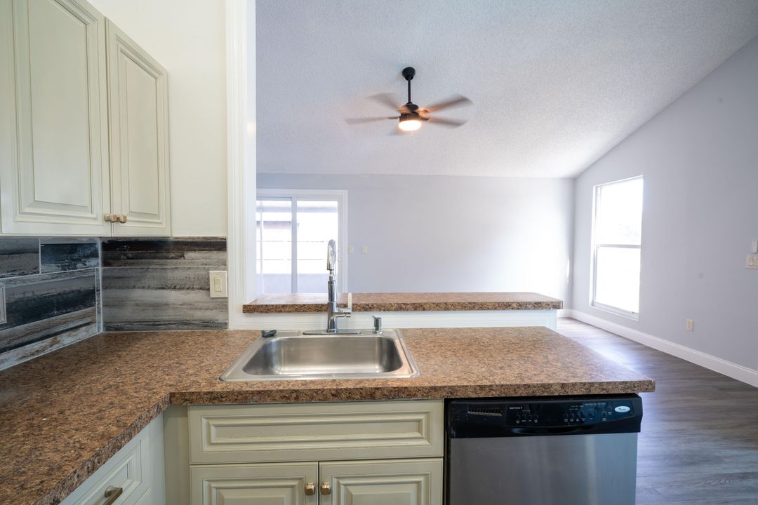 Active With Contract: $475,000 (3 beds, 2 baths, 1373 Square Feet)