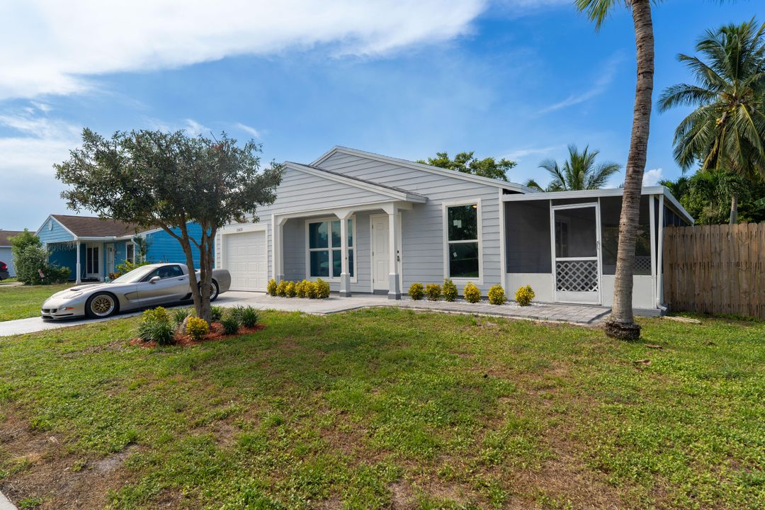 Active With Contract: $475,000 (3 beds, 2 baths, 1373 Square Feet)