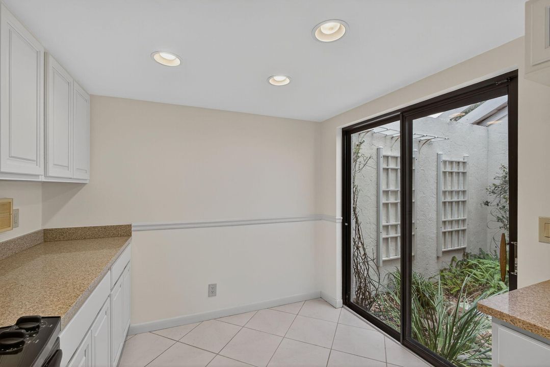 合同活跃: $1,050,000 (3 贝兹, 2 浴室, 1930 平方英尺)