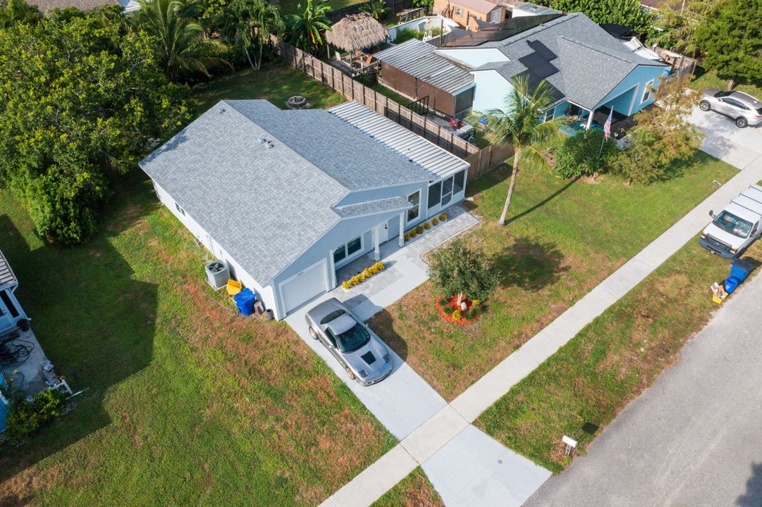 Active With Contract: $475,000 (3 beds, 2 baths, 1373 Square Feet)