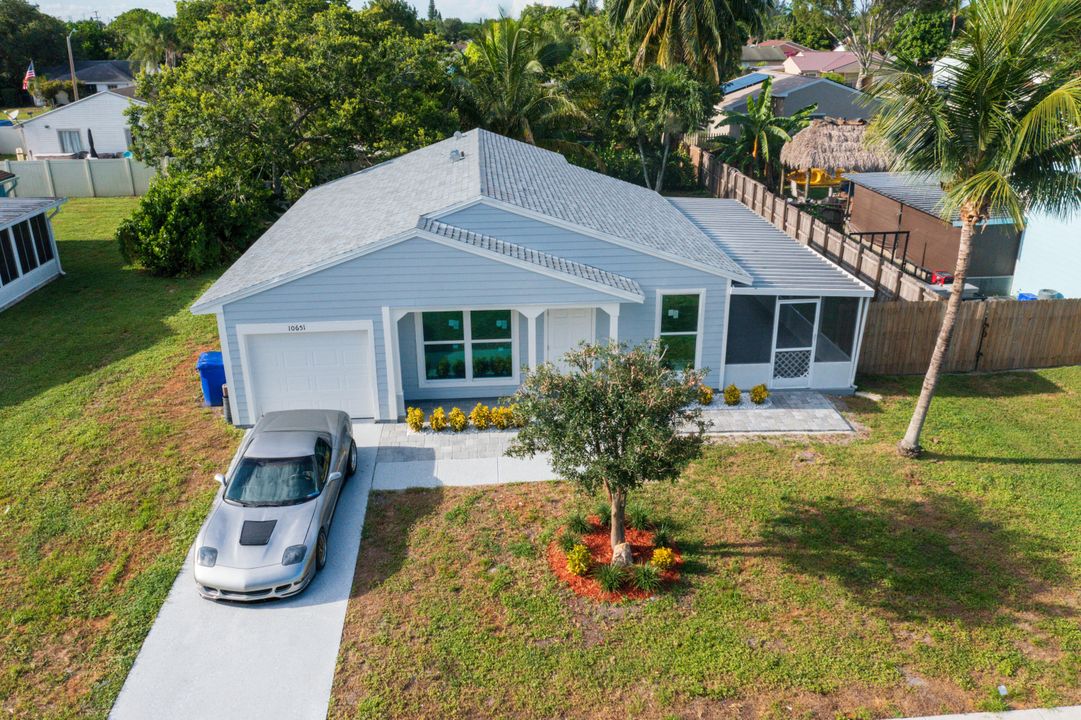 Active With Contract: $475,000 (3 beds, 2 baths, 1373 Square Feet)