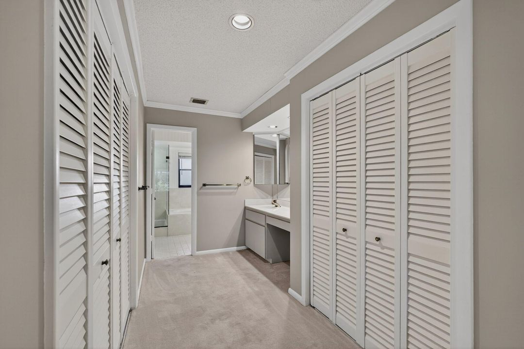 合同活跃: $1,050,000 (3 贝兹, 2 浴室, 1930 平方英尺)