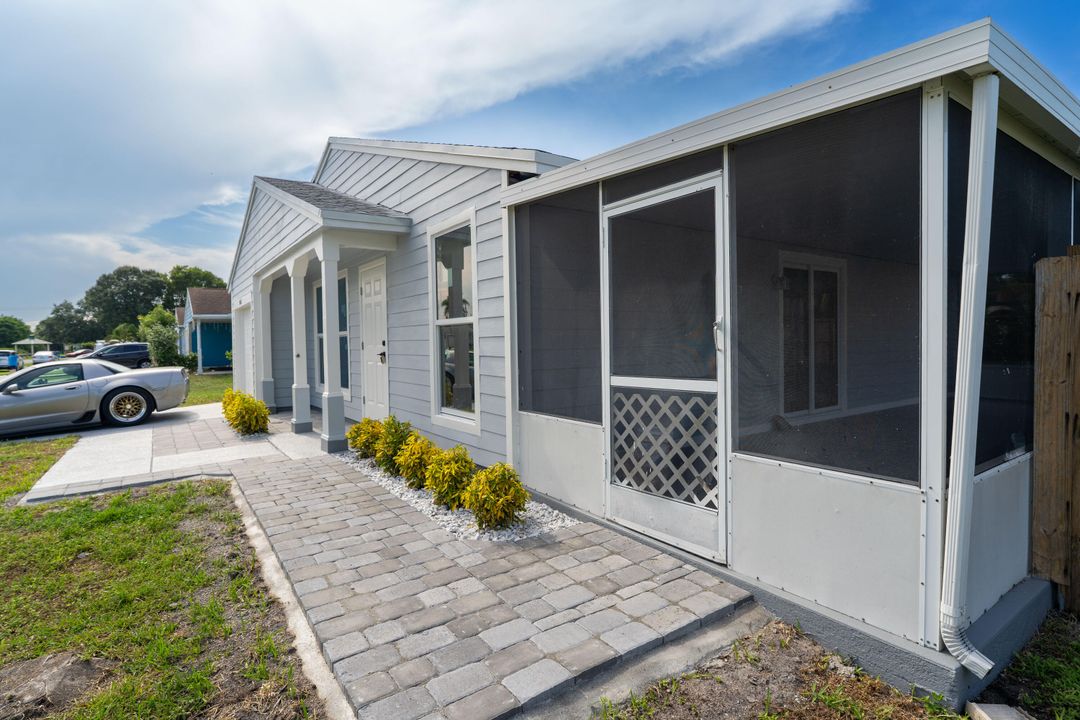 Active With Contract: $475,000 (3 beds, 2 baths, 1373 Square Feet)