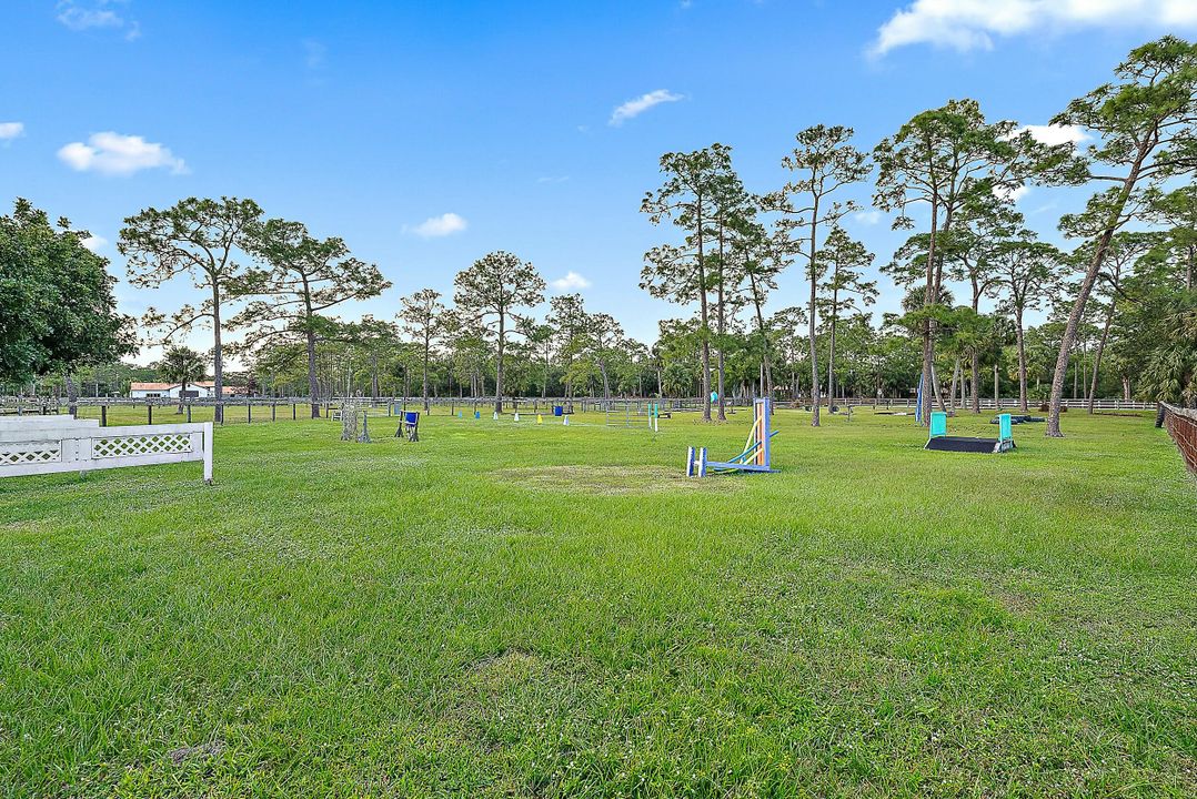 For Sale: $1,199,999 (3 beds, 2 baths, 2866 Square Feet)