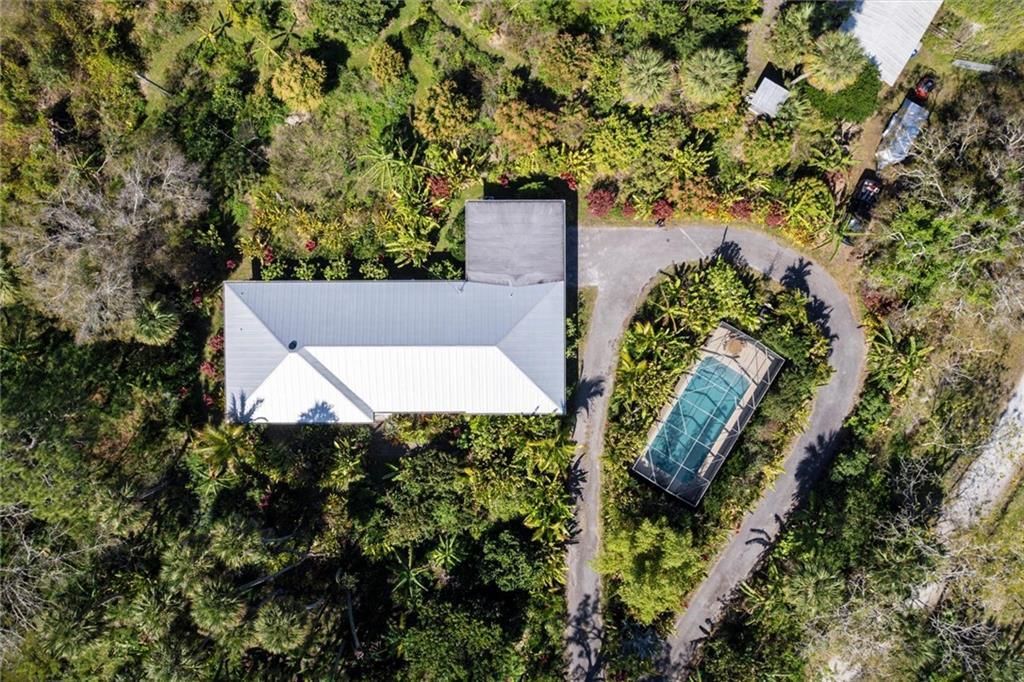 合同活跃: $1,100,000 (4 贝兹, 3 浴室, 2363 平方英尺)