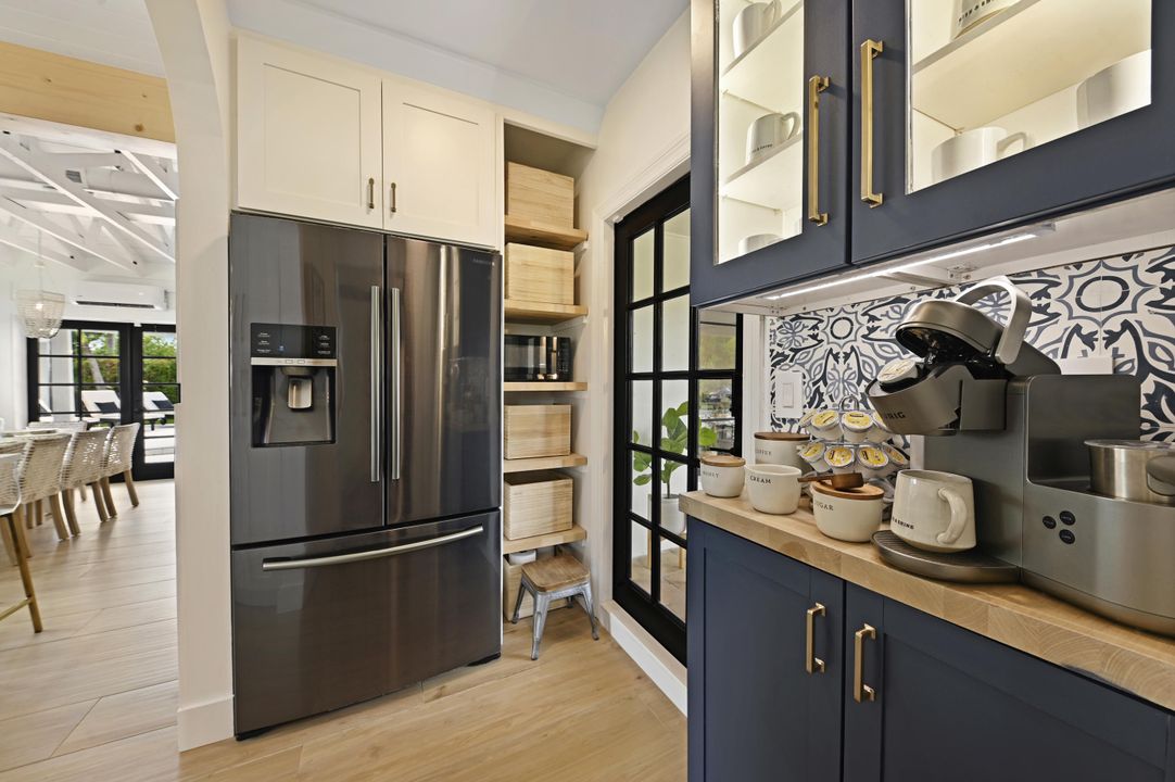 For Sale: $1,599,900 (3 beds, 3 baths, 1988 Square Feet)