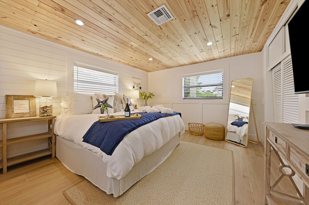 For Sale: $1,599,900 (3 beds, 3 baths, 1988 Square Feet)