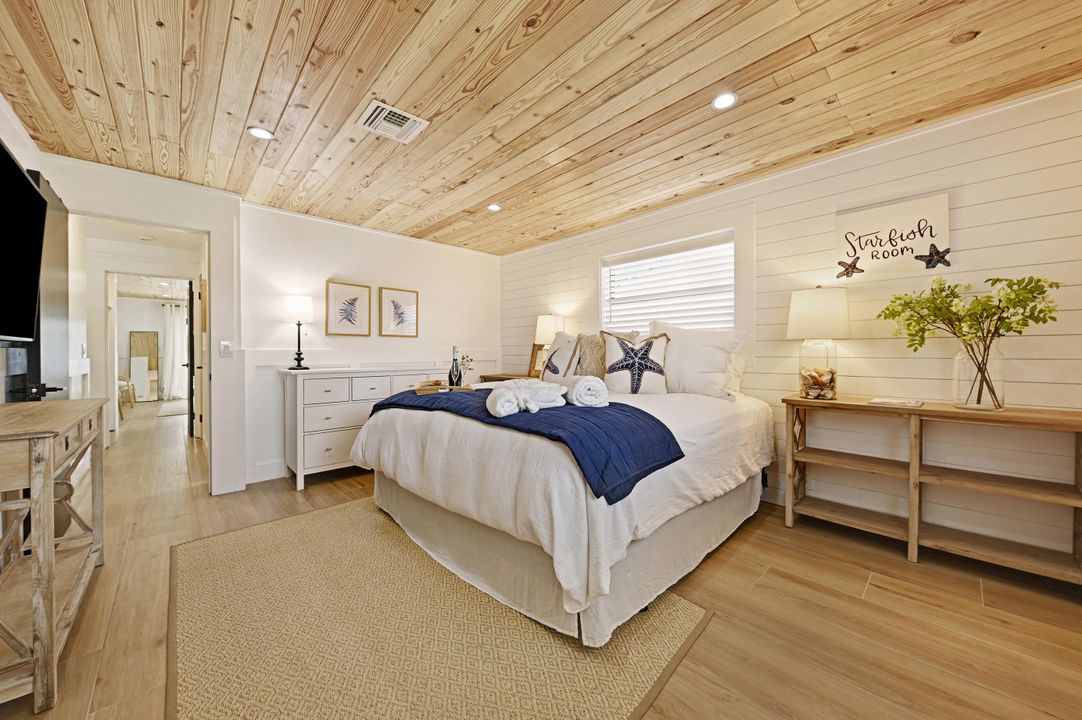 For Sale: $1,599,900 (3 beds, 3 baths, 1988 Square Feet)