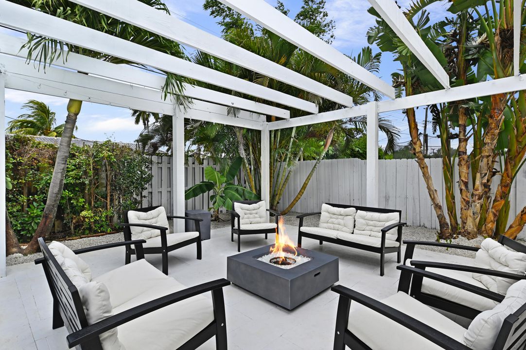 For Sale: $1,599,900 (3 beds, 3 baths, 1988 Square Feet)