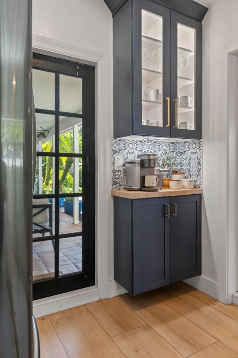 For Sale: $1,599,900 (3 beds, 3 baths, 1988 Square Feet)