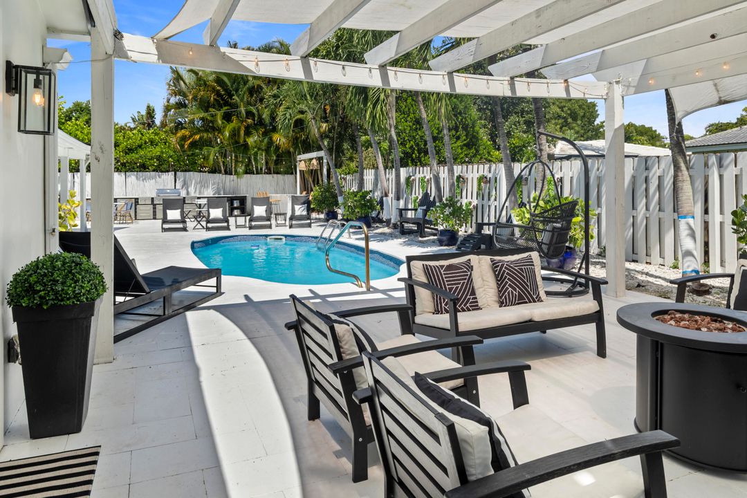 For Sale: $1,599,900 (3 beds, 3 baths, 1988 Square Feet)