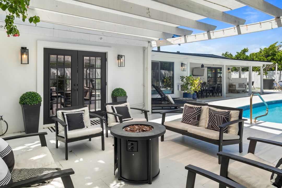 For Sale: $1,599,900 (3 beds, 3 baths, 1988 Square Feet)