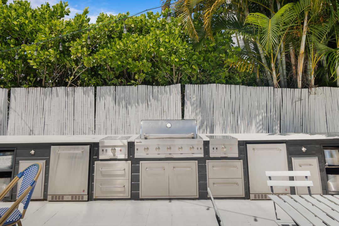 For Sale: $1,599,900 (3 beds, 3 baths, 1988 Square Feet)