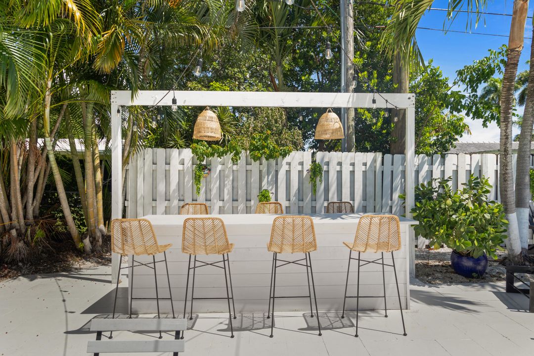 For Sale: $1,599,900 (3 beds, 3 baths, 1988 Square Feet)