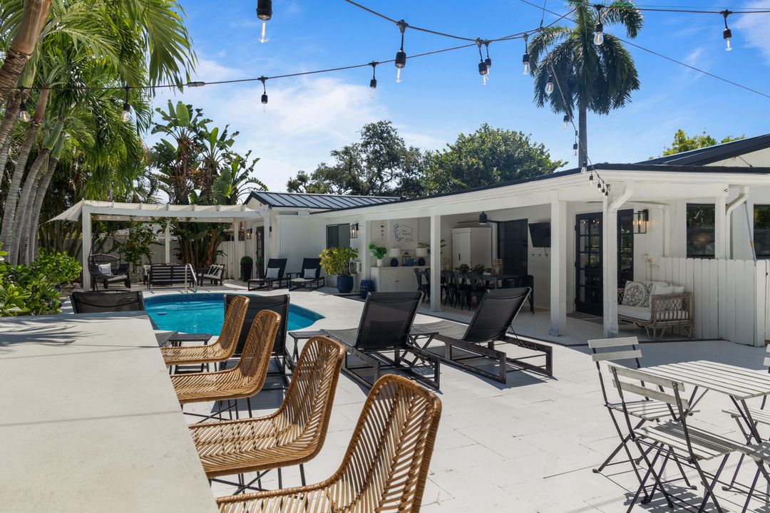 For Sale: $1,599,900 (3 beds, 3 baths, 1988 Square Feet)