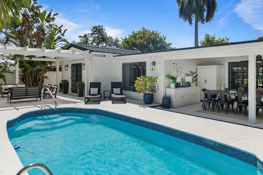 For Sale: $1,599,900 (3 beds, 3 baths, 1988 Square Feet)