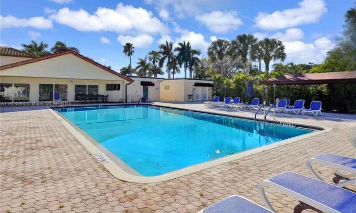 Под контрактом: $7,000 (3 спален, 2 ванн, 1638 Квадратных фут)