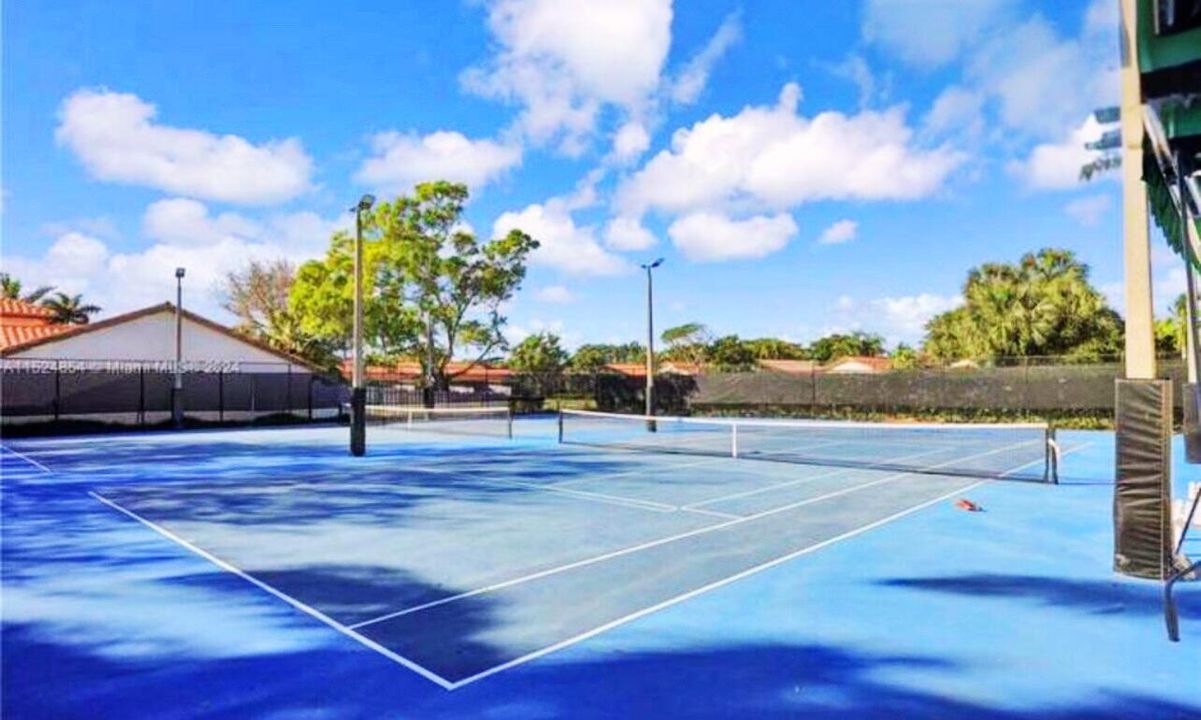 Под контрактом: $7,000 (3 спален, 2 ванн, 1638 Квадратных фут)