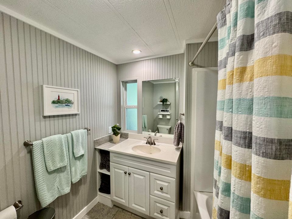 Под контрактом: $299,900 (2 спален, 2 ванн, 1440 Квадратных фут)