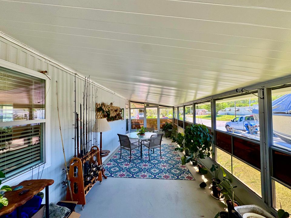 Под контрактом: $299,900 (2 спален, 2 ванн, 1440 Квадратных фут)