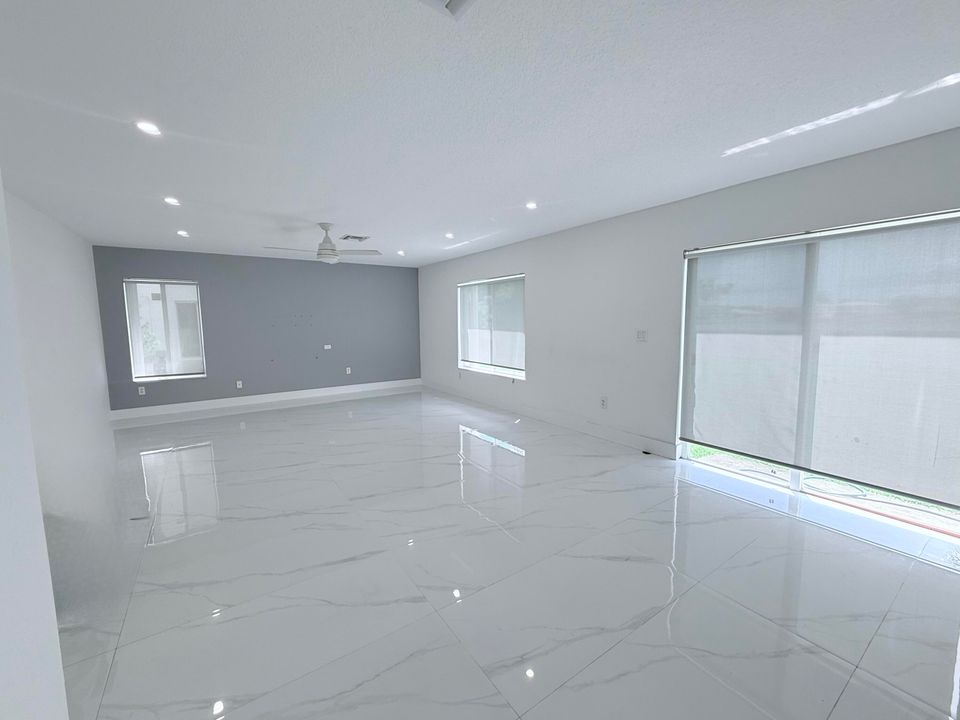 Под контрактом: $4,000 (4 спален, 2 ванн, 2260 Квадратных фут)