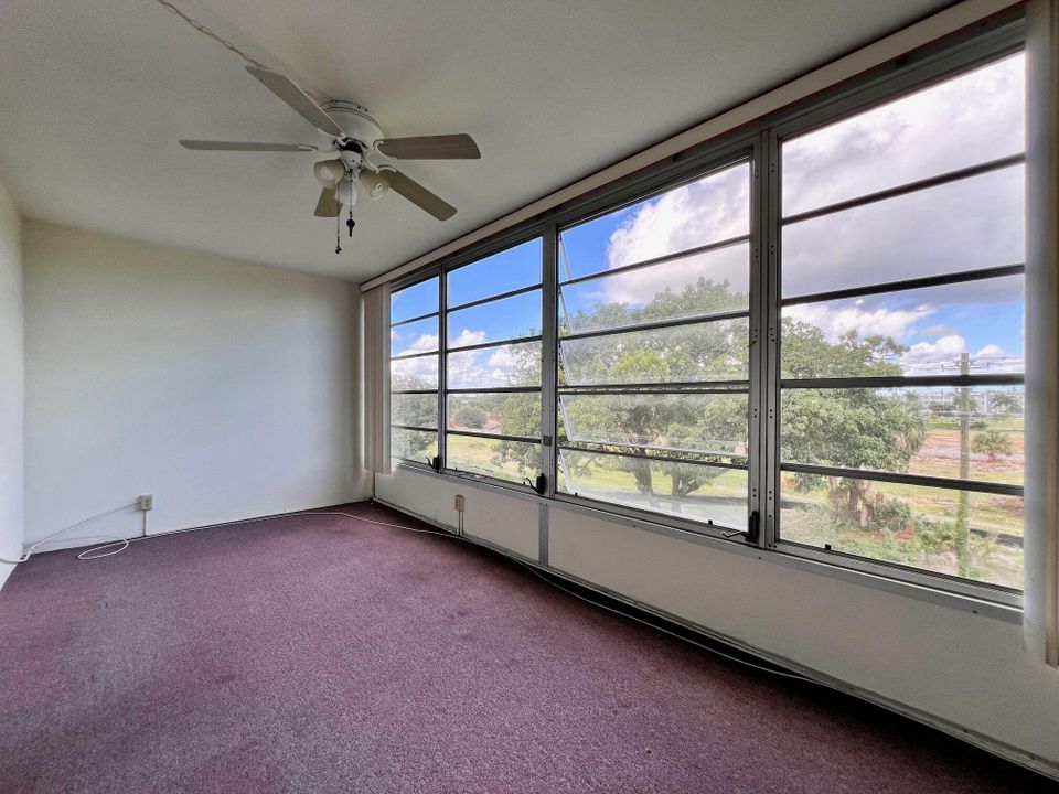 待售: $64,500 (1 贝兹, 1 浴室, 702 平方英尺)