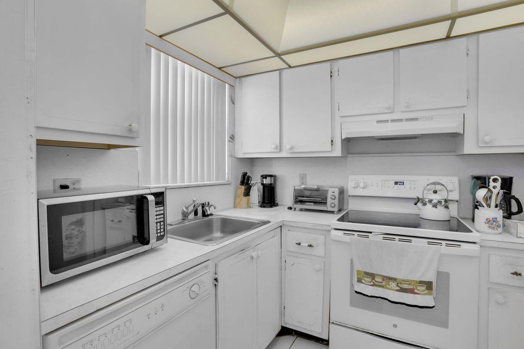 For Sale: $89,500 (2 beds, 2 baths, 850 Square Feet)