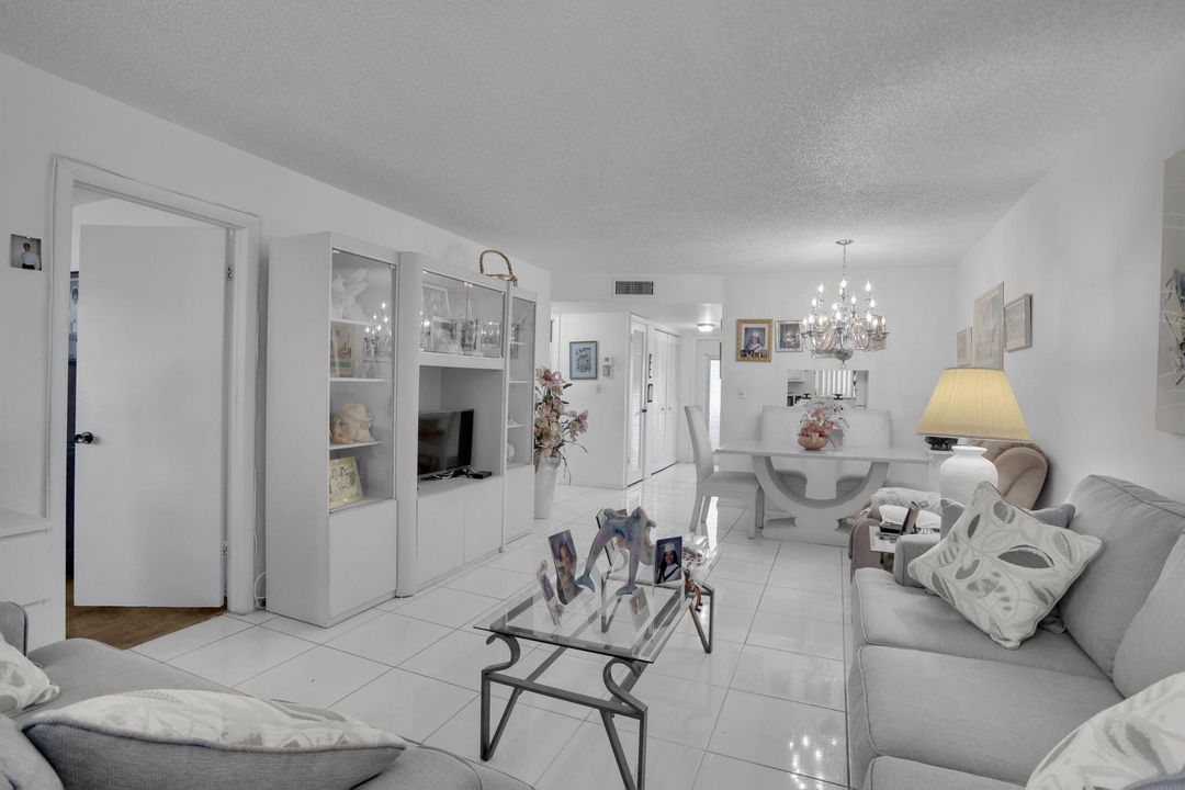 For Sale: $89,500 (2 beds, 2 baths, 850 Square Feet)