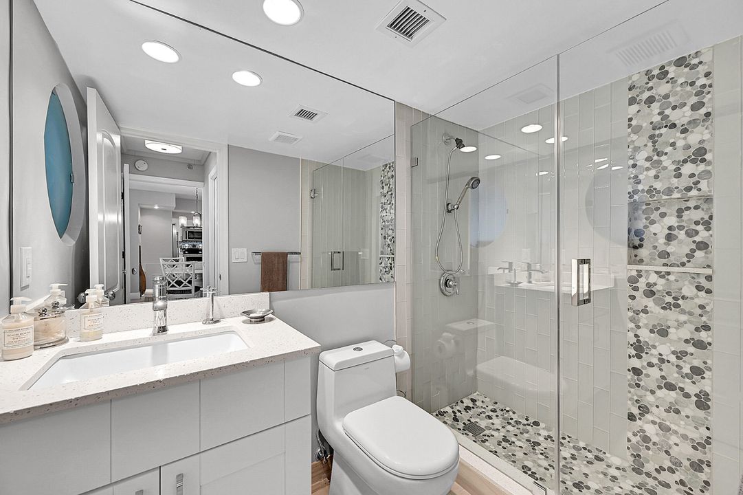 Active With Contract: $565,000 (2 beds, 2 baths, 1050 Square Feet)