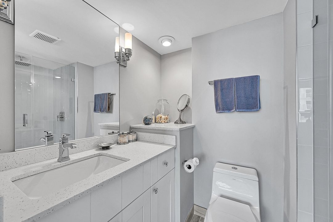 Active With Contract: $565,000 (2 beds, 2 baths, 1050 Square Feet)