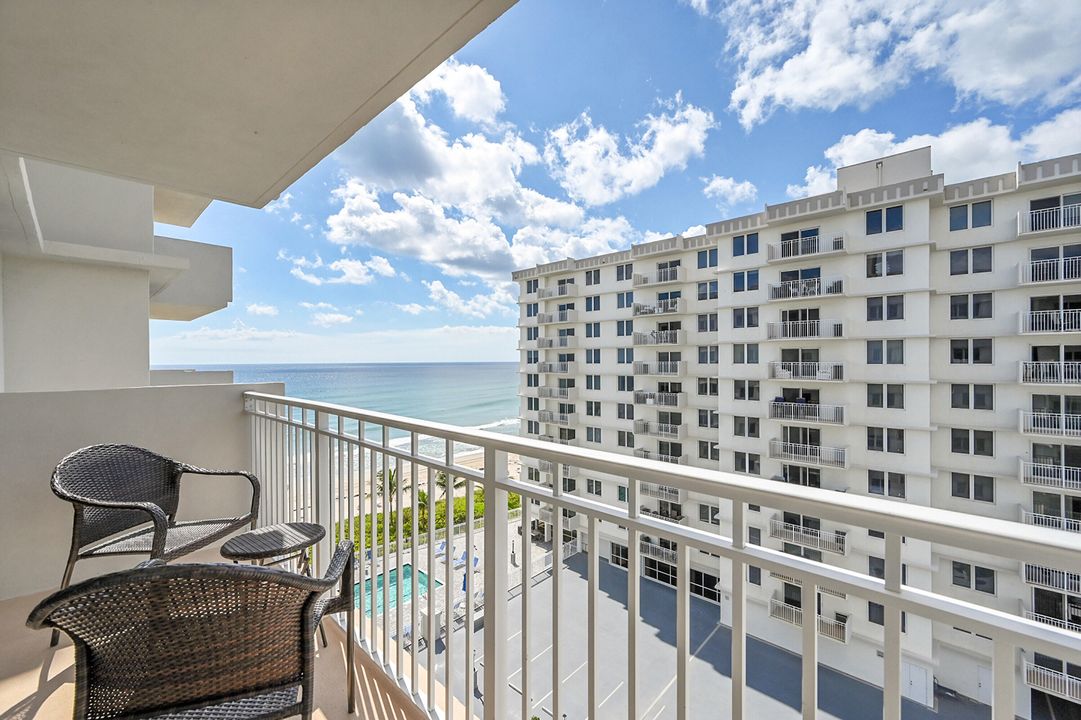 Active With Contract: $565,000 (2 beds, 2 baths, 1050 Square Feet)