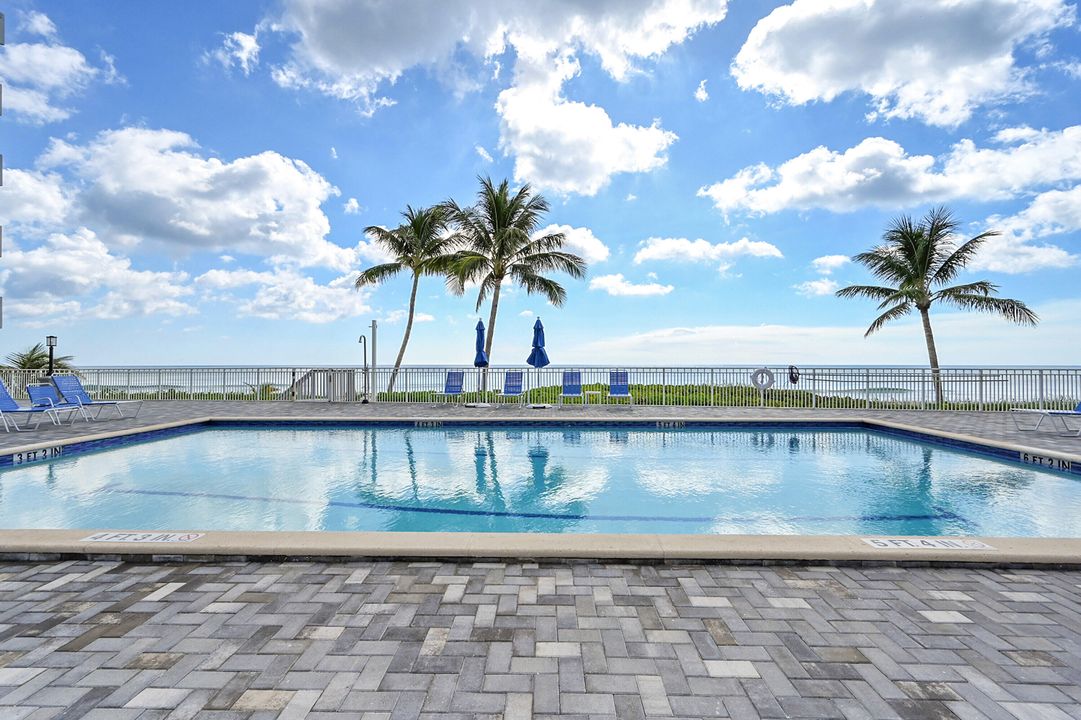 Active With Contract: $565,000 (2 beds, 2 baths, 1050 Square Feet)