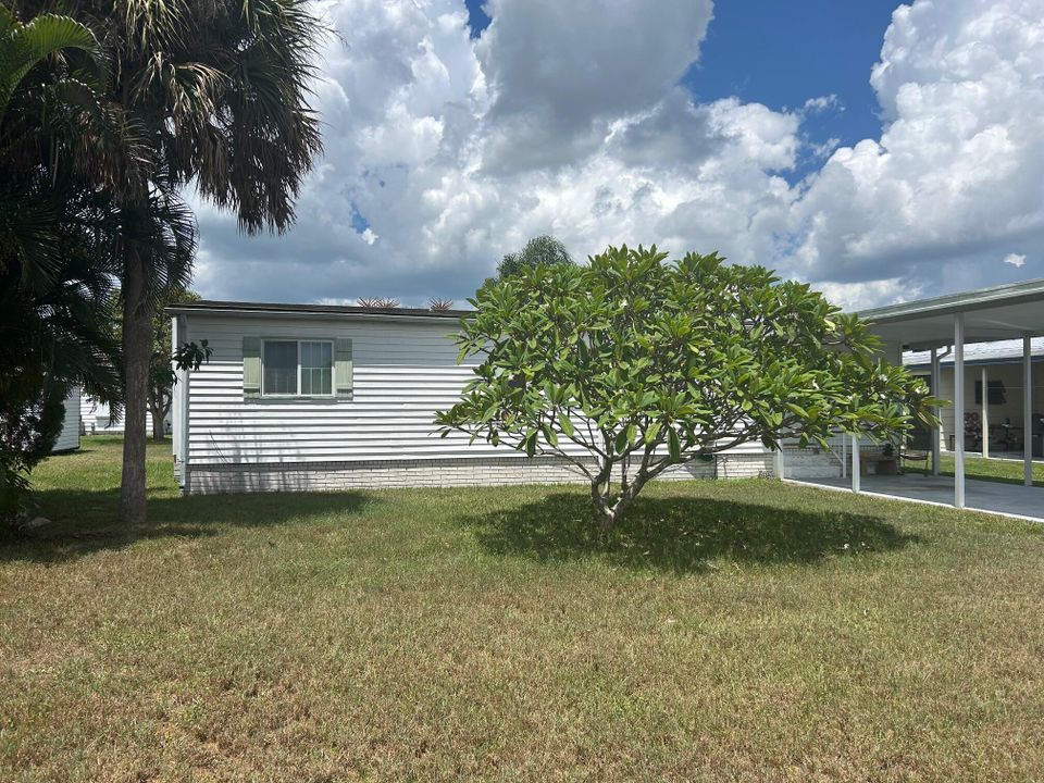 For Sale: $155,000 (2 beds, 2 baths, 1100 Square Feet)