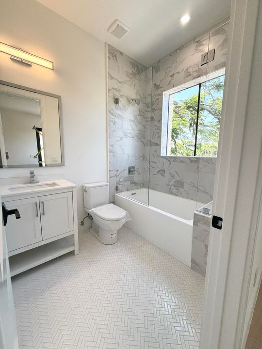 Под контрактом: $1,699,000 (4 спален, 3 ванн, 2316 Квадратных фут)