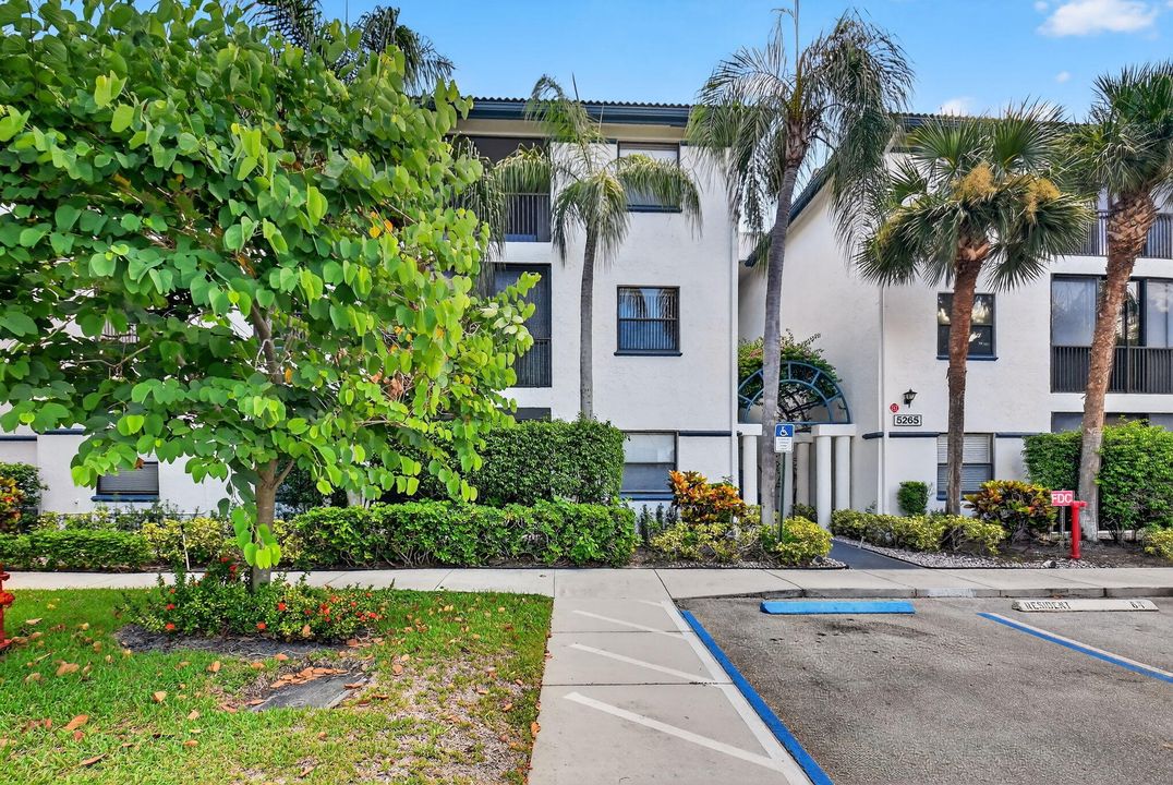 Под контрактом: $175,000 (3 спален, 2 ванн, 1374 Квадратных фут)