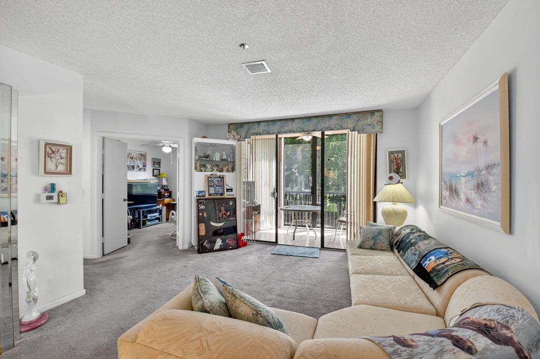 Под контрактом: $175,000 (3 спален, 2 ванн, 1374 Квадратных фут)