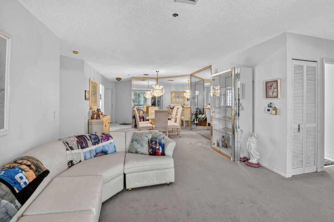 Под контрактом: $175,000 (3 спален, 2 ванн, 1374 Квадратных фут)