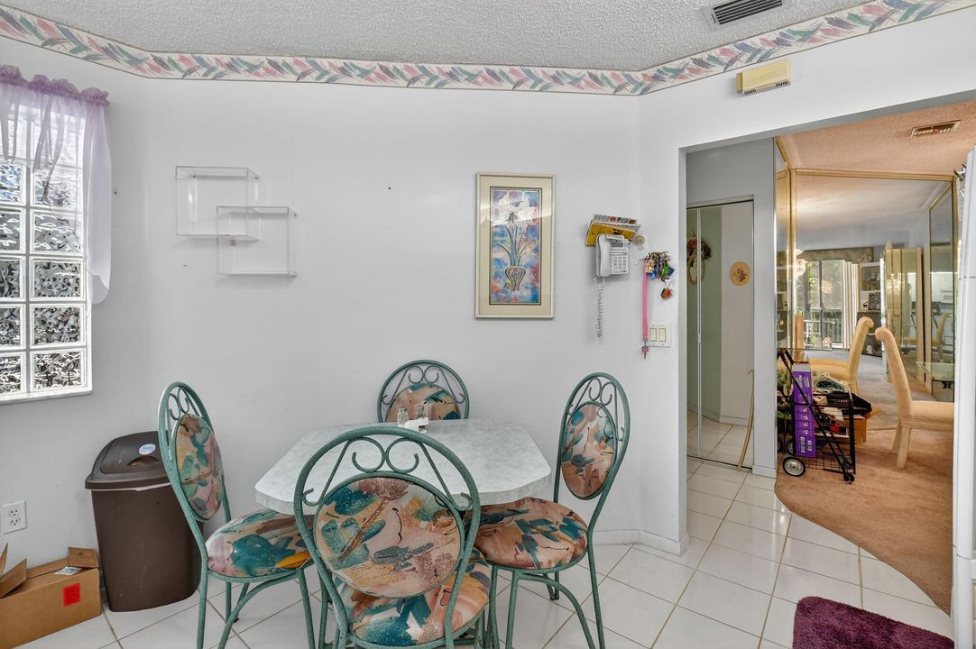 Под контрактом: $175,000 (3 спален, 2 ванн, 1374 Квадратных фут)